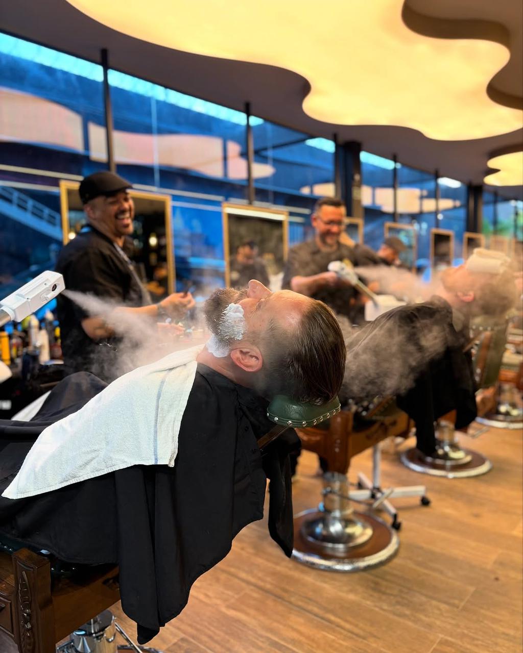 Interior da barbearia New Orleans